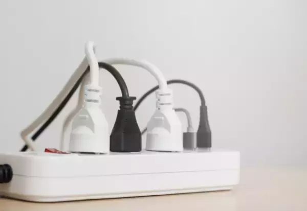 もっと早く知りたかった………絡まりやすい『コード』の収納アイデアあります！