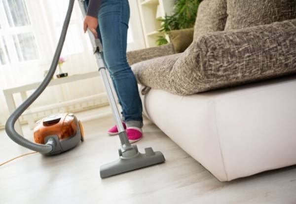 フローリングは【掃除機NG！？】その理由と正しい掃除方法