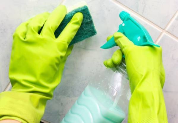 カベの汚れしっかり落とせてる…？　カベ汚れの落とし方と予防法を紹介！