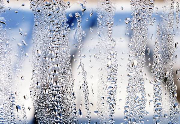 『窓の結露対策4選！』原因とリスクも解説！