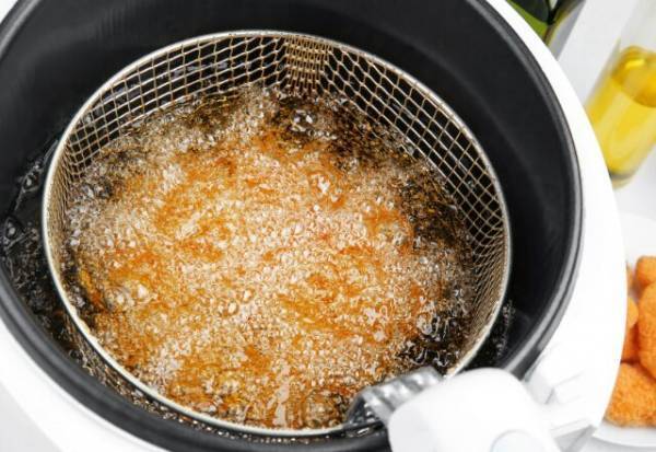 【揚げ物で使った油】何回使ってる？油の再利用と注意点について解説！