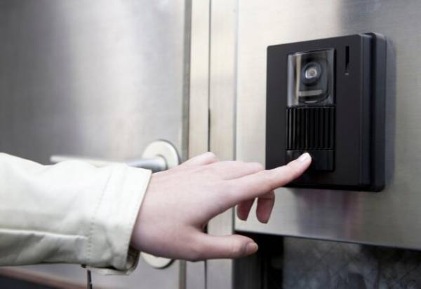 インターホンが壊れた…そんな時あなたならどうする？