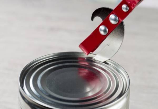 缶切りいらない…？　身近にあるアイテムでできる代用法と注意点を解説！