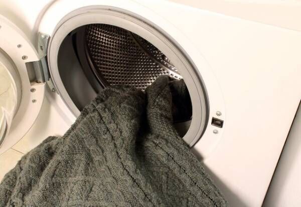 『型崩れ・縮み』防ぎたい！セーターの洗濯方法を解説！