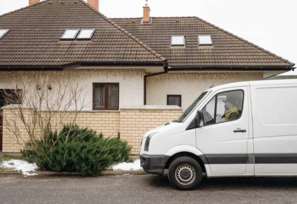 義母が他界、自宅の駐車場に『義母の友人の車』が？声をかけると…義母の友人「はあ？」