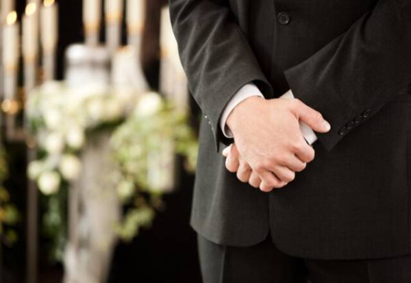 父の葬式直前…家に帰った妻「ごめんごめん（笑）」夫「忘れ物か？」⇒その後、妻が続けた言葉に…夫「はい？」