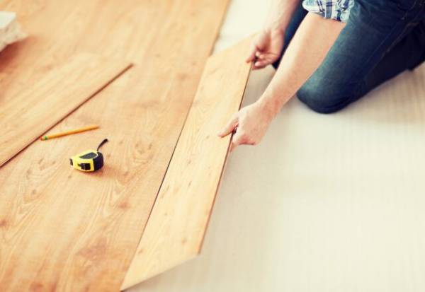 フローリング剥がれたらどうする？『補修方法と退去費用』解説します！
