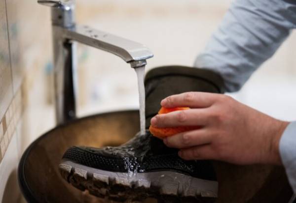 【ニオイ対策】ブーツの嫌な臭いの対処法と予防策