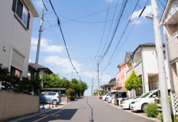 無料で『わが家の駐車場』を借りようとするママ友「借りるわね」私「無理です」はっきり断ると…⇒後日”衝撃の光景”を目にする！？