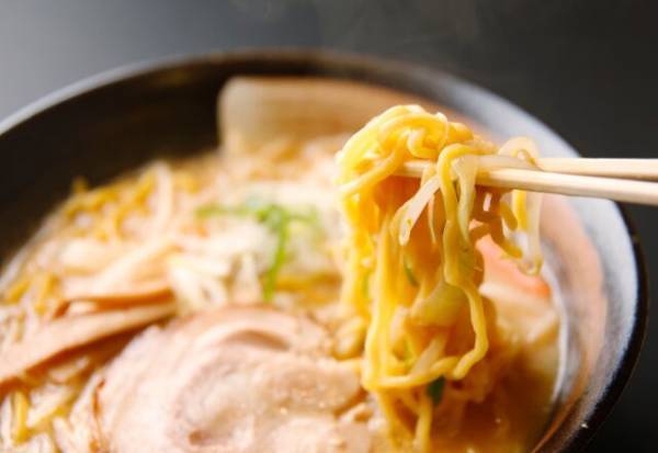 ラーメン屋に来店した母親。1杯のラーメンを注文した直後「私を警察に通報してください」⇒店主「へ…？」