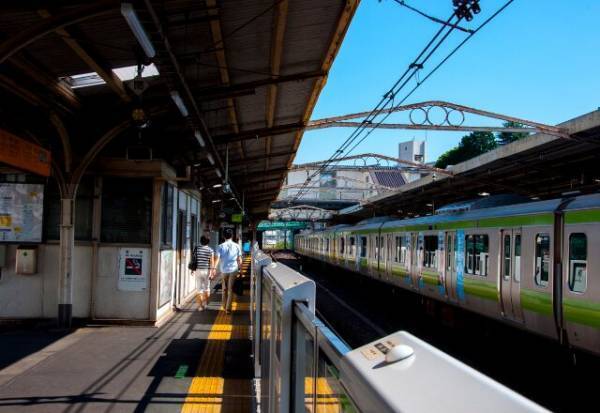 満員電車で…年配の男性が「女のくせに座るな！」と激怒！？だが次の瞬間…別の乗客が『ズバッと物申す』！！