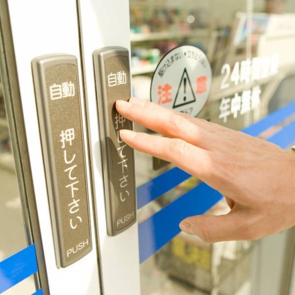 会計”後”にポイントカードを出す女…「ポイントつけて！」店員が取った迷惑客への【対処法】
