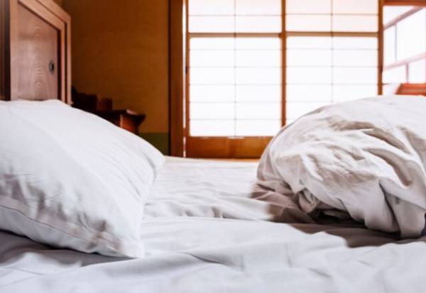 敷きっぱなしの布団『要注意』毎日収納した方がいい理由
