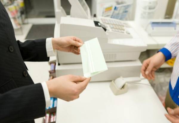 コンビニで…客「箸を”10本”」店員「そんなにですか？」客が”箸を求める理由”を聞いて…⇒「こちらどうぞ」