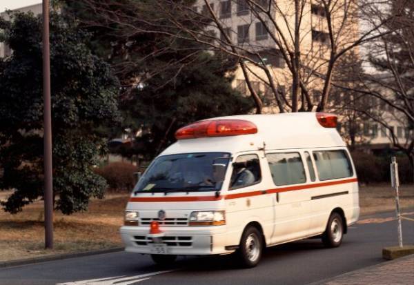 妻が意識を失い『救急搬送』されたのに…夫「妻に稼がせて走る峠はサイコー！！」バイクツーリング中→その後、夫は顔面蒼白に！！