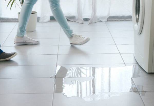 水漏れトラブルどうする？！『洗濯機の蛇口』修理方法と交換方法を紹介