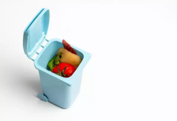 狭いキッチンでも上手に『ゴミ箱』を置くためのアイデア