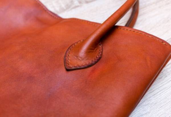 カバンに生えたカビどうする？除去するための方法を解説