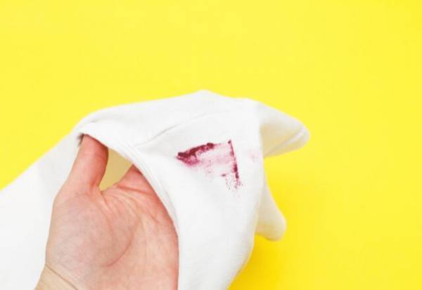 『朱肉のシミ』にはベビーオイル！？簡単に落とす方法を紹介します！