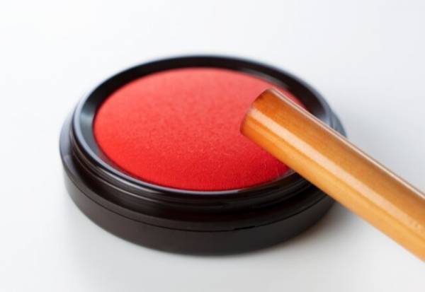 『朱肉のシミ』にはベビーオイル！？簡単に落とす方法を紹介します！