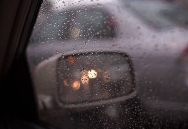 車の窓ガラスの内側が曇った…こんなときどうする？