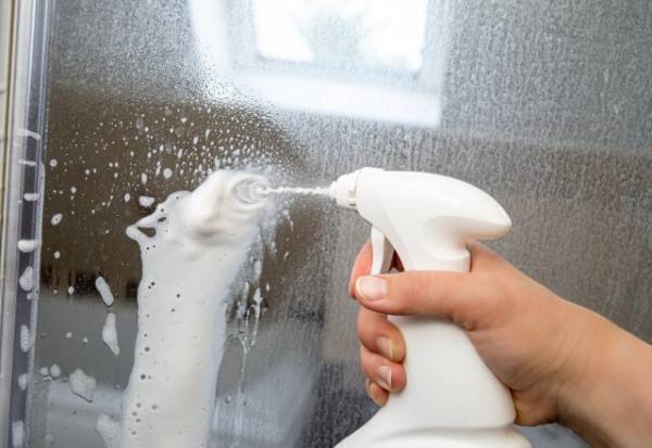 鏡の水垢→【新聞紙】で除去できるって知ってる？