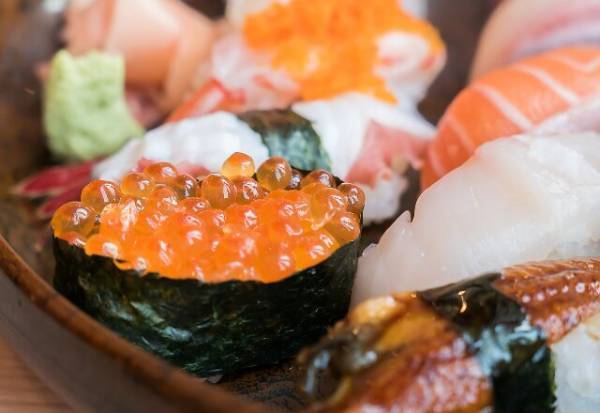 部下の実家の高級寿司屋で…パワハラ上司「タダにしろ」部下「無理です」⇒「そこ…」部下の言葉に上司は顔面蒼白に！？