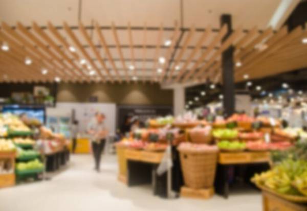 スーパーで”走り回る”子どもを放置する親…店長「弁償願えますか」商品をダメにした子ども…⇒親がとった【反応】に衝撃！