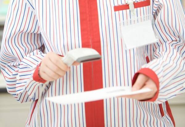 コンビニで…店員「ポイントカードお持ちですか」客「…」会計を終えると、客がブチギレ！？⇒客の第一声に店員「はい！？」