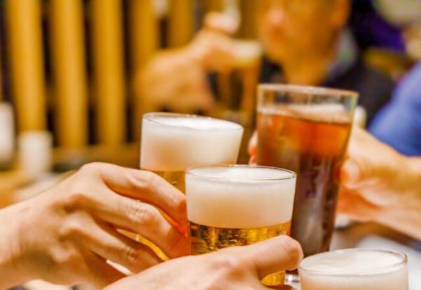 居酒屋で…店員「合計3万円です」客「何かの間違いじゃ…」1杯のハイボールしか頼んでないのに“明らかな違和感”…⇒その後、店員「しょうがないなぁ」