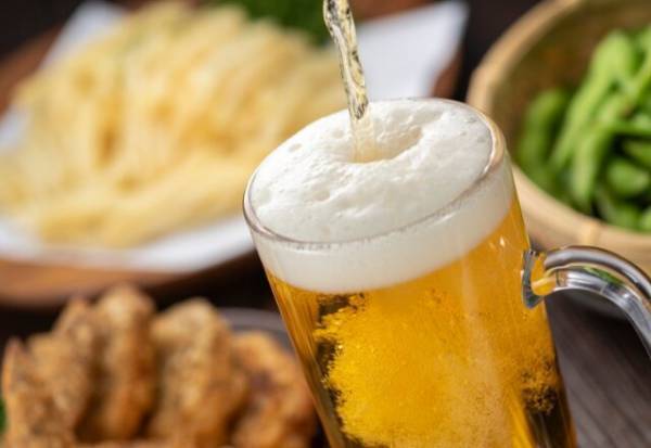 居酒屋に入ると”違和感”…小声の夫「出ようか」妻「そうね」店を出ようとした直後⇒”耳を疑う言葉”が飛んできて絶対絶命に！？