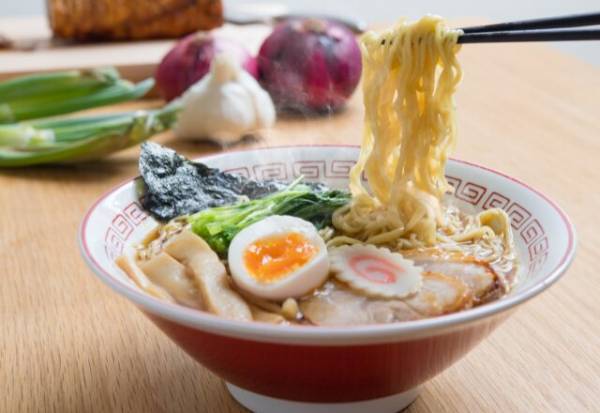 ラーメン屋に来店した『ボロボロ』の姉妹…「ラーメンと交換してほしい」客の『まさかの要求』に店員は唖然！？