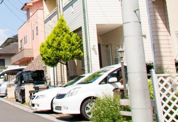 『知り合いの車』が自宅の駐車場に！？連絡すると…まさかの返答に…私「調べて無断駐車したんだ」