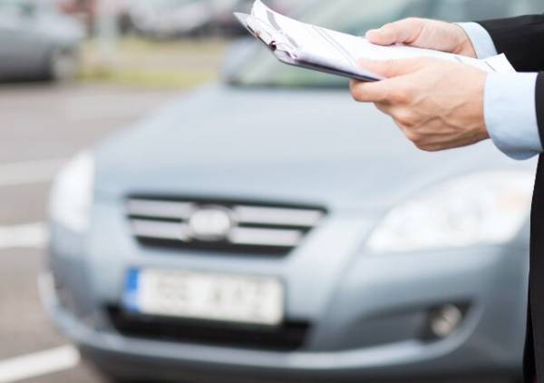 中古車でドライブ…「助手席の前の方は触るな」不自然なルールに違和感…⇒「試しに見てみる…？」恐る恐る開けてみた結果…