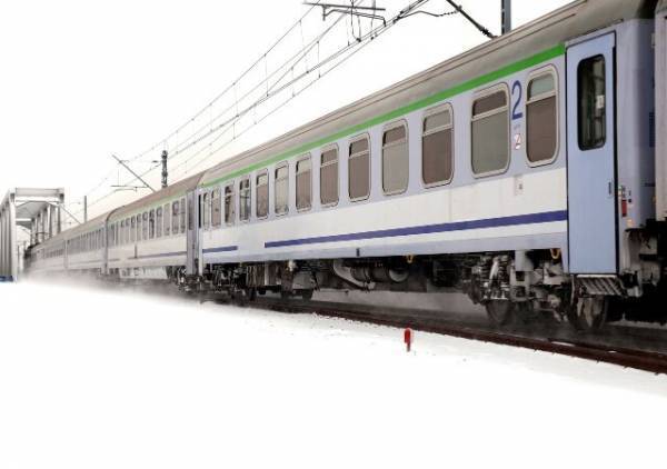 電車で暴れる子ども「ジャーンプ！」座席に土足！？→　見かねた女子高生が”魅せた”子どもを静かにさせる方法！！