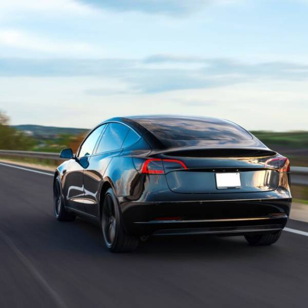 警官「止まりなさい！」”迷惑走行”を繰り返す女…注意を受けるも→衝撃の行動に！？