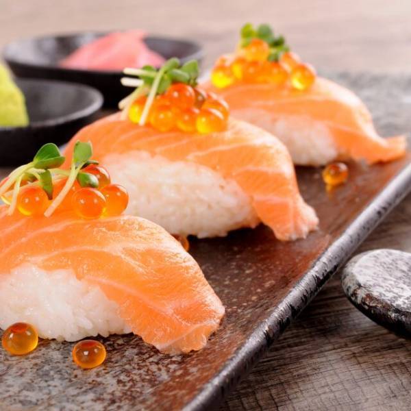 高級寿司の出前で…『200万円分』注文したママ友「会計よろしく♡」⇒しかしその後”1本の連絡”でママ友顔面蒼白！？