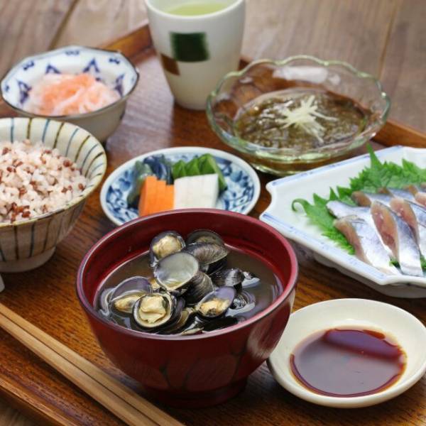 定食屋で…常連客「マズい！作り直せ！」店員「は？」難癖をつける客が来なくなって2週間…⇒客からの”1本の電話”にゾッ…