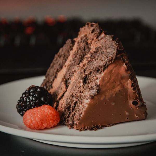 ケーキを食べた『果物アレルギーの客』が倒れた！？しかし食べたのは”チョコケーキ”のはず…⇒数日後、判明した【客が倒れたワケ】にゾッ…