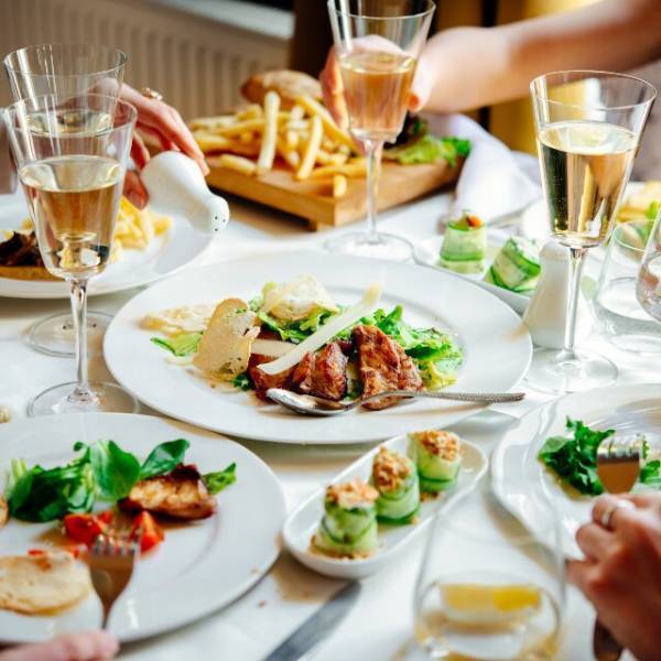 高級レストランを勝手に予約した男「キャンセル料10万円よこせ！家に行ってやる！」私「来てもいいけど…」⇒続けた言葉に…男「へ？」