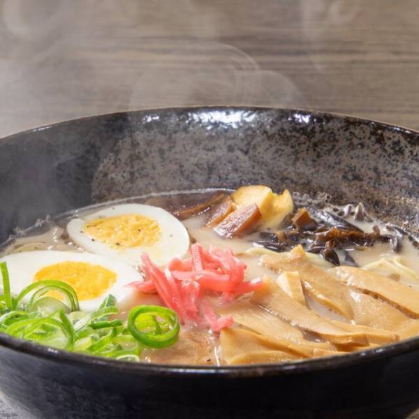 ラーメン屋で…常連客「なんか…」提供されたラーメンに”違和感”⇒「あ…それは…」店長の”一言”で場が凍る…