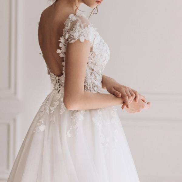 結婚式当日…「新郎さん、ほんとに来るんですか？」後輩の発言に違和感…次の瞬間⇒後輩「私の横で寝てるんだもん（笑）」私「は？」