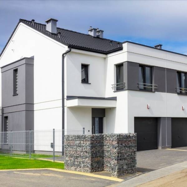 旅行から帰宅した妻「家に入れないんだけど！」夫「売りに出したからな」直後⇒夫の言葉に妻「…ちょうどよかったわ」