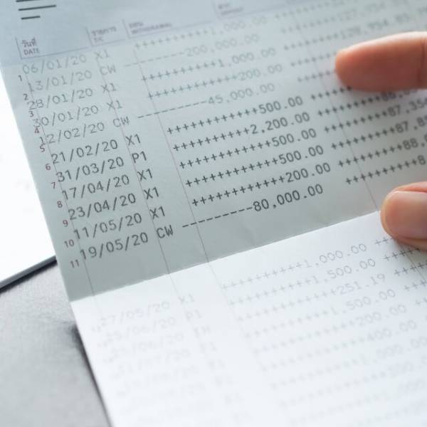 夫の給料を確認した妻「1万しか振り込まれていない！」夫「違くて！！」離婚を言い渡された翌月…夫「あれ、1万円じゃなくて」妻「嘘！？」