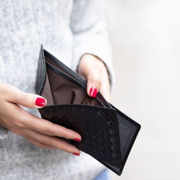 ランチで…「財布忘れちゃった～！」ママ友のランチ代を立て替えることに。翌日、返金を求めると⇒【まさかの返答】に「は？」