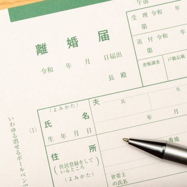 夫『離婚してくれ』妻『わかった』夫が幼なじみと再会した数日後、離婚の道へ！？⇒しかし半年後、”夫からSOS連絡”が届く…