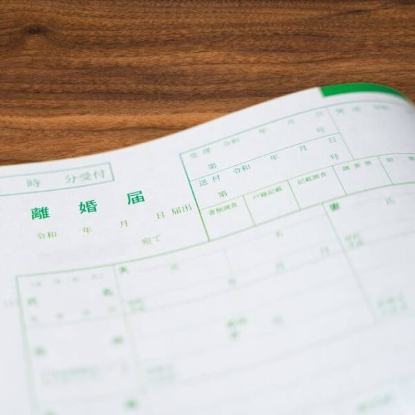 妻「離婚届郵送してあげるわ！」妻の浮気が発覚し1週間後⇒「やっぱり離婚なしで」妻からの”緊急連絡”に夫「”わかる”よ」