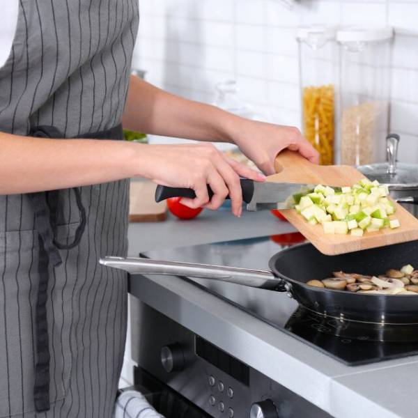 病気の夫のために朝5時に起きて料理を作る妻だったが→「母さん、実は…」息子からの”衝撃の報告”に「なんですって！？」