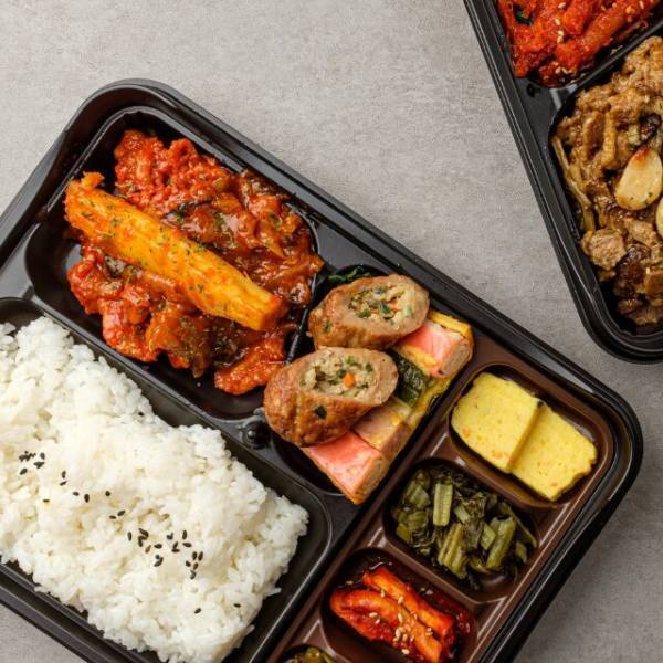 置き配の弁当を見ると…「これだけ？」中身に違和感を覚えたサラリーマン⇒後日、”宅配ボックス”を追加すると衝撃の事実が発覚！