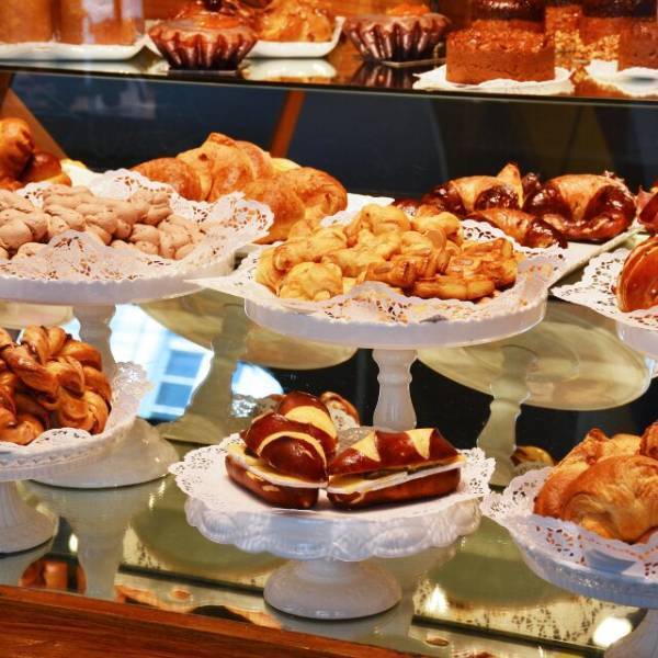 パン屋で…客「はい200円」店員「申し訳ありませんが…」続いた”店員の一言”に「はああ？」客が激怒！